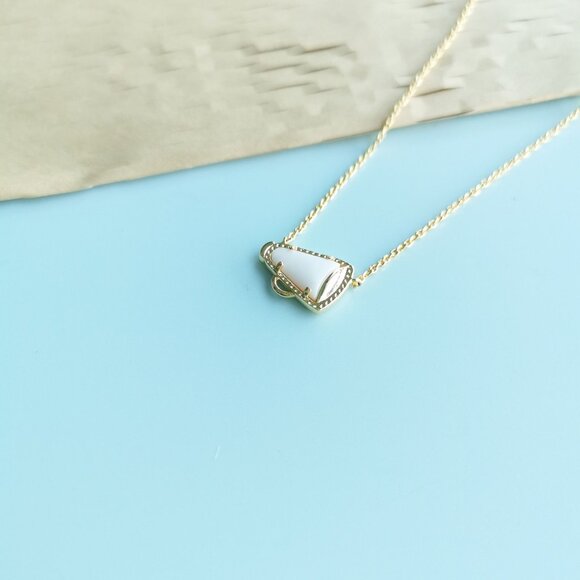 Kendra Scott Cheer Pendant Necklace Gold White Mother-of-Pearl Glam Look - Picture 3 of 3